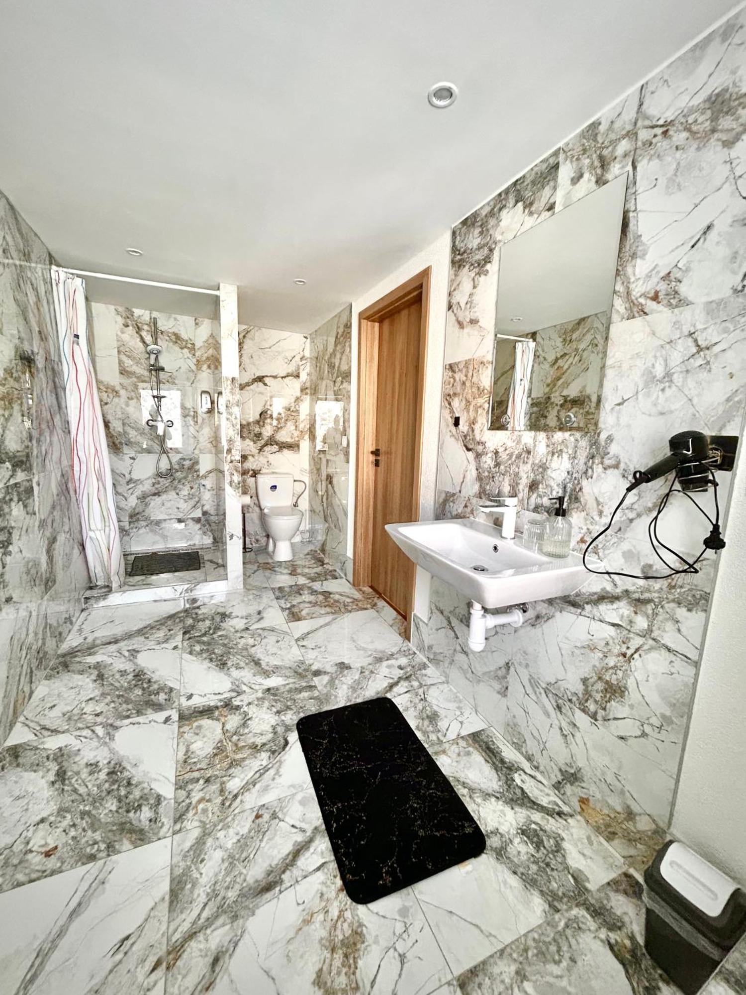 Apartman Velicka Vinaren Poprad Exterior foto